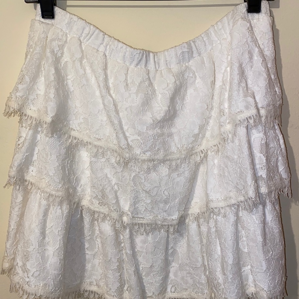 BCBG white tiered lace skirt -NWT